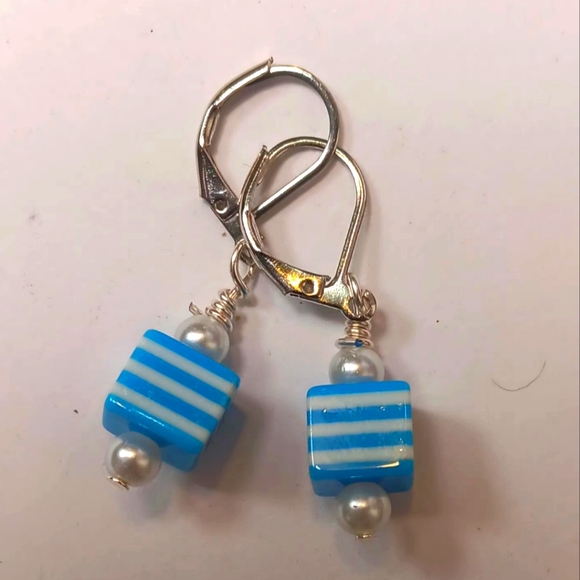 🍒 Dangle Handcrafted Blue & White  Cube  Earrings W/ 925 Hooks🐥 - Picture 1 of 5